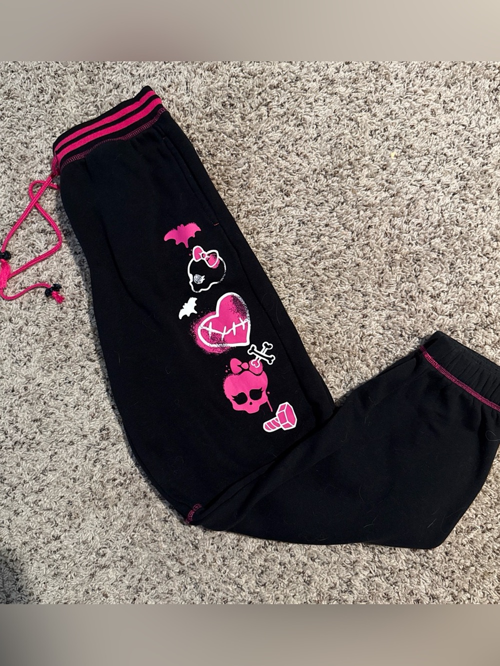 Monster High size medium juniors black and hot pink joggers with pockets